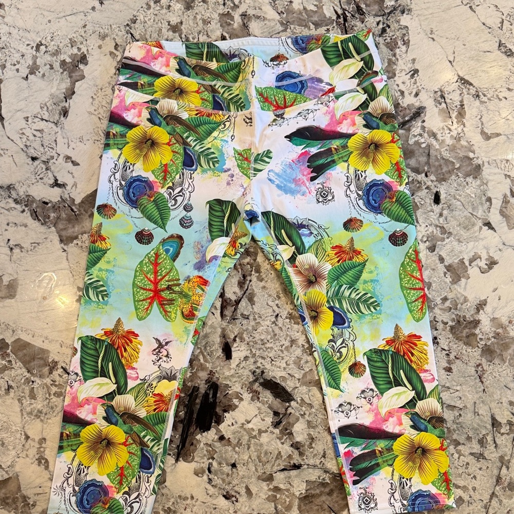 Tropical Floral women Capri Leggings